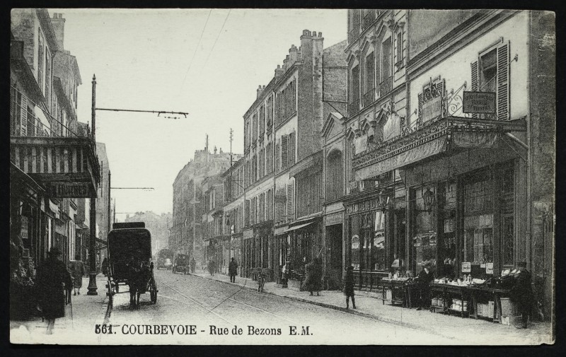 Carte postale ancienne Rue de Bezons à Courbevoie