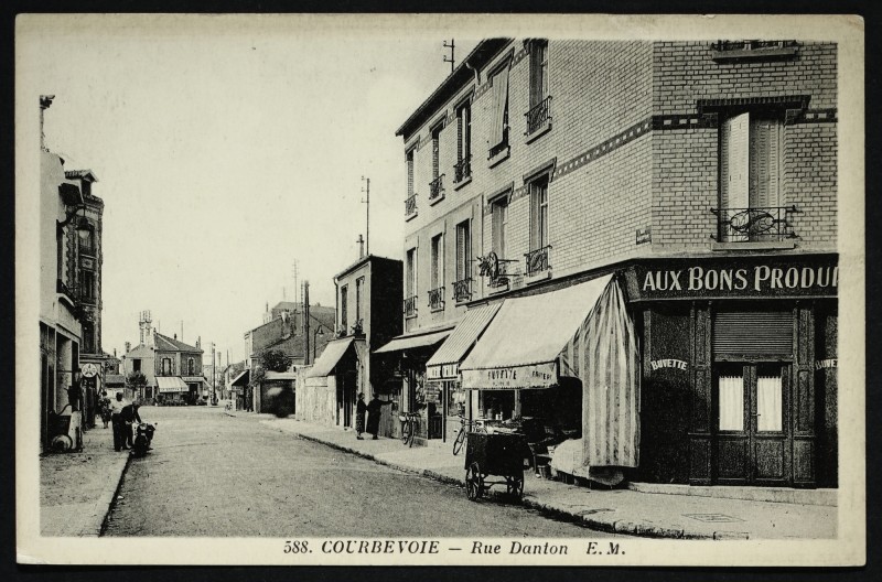 Carte postale ancienne Rue Danton à Courbevoie