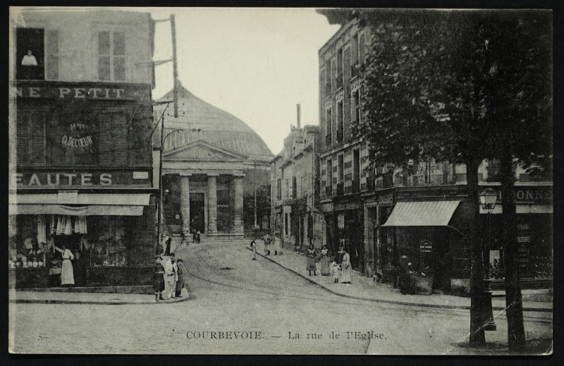 Carte postale ancienne La rue de l'Eglise à Courbevoie