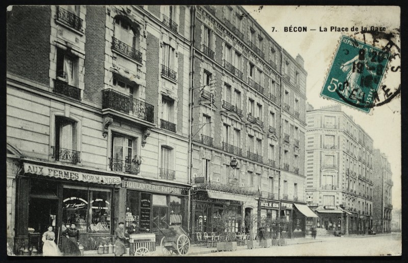Carte postale ancienne La Place de la Gare à Asnières-sur-Seine