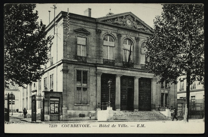 Carte postale ancienne Hôtel de Ville à Courbevoie