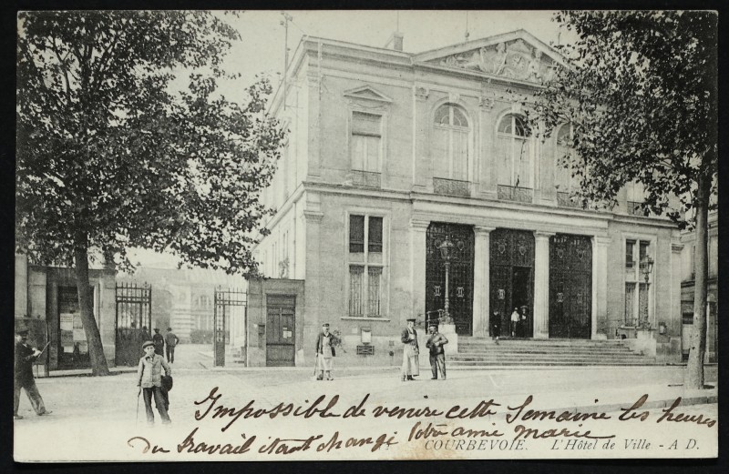 Carte postale ancienne L'Hôtel de Ville à Courbevoie
