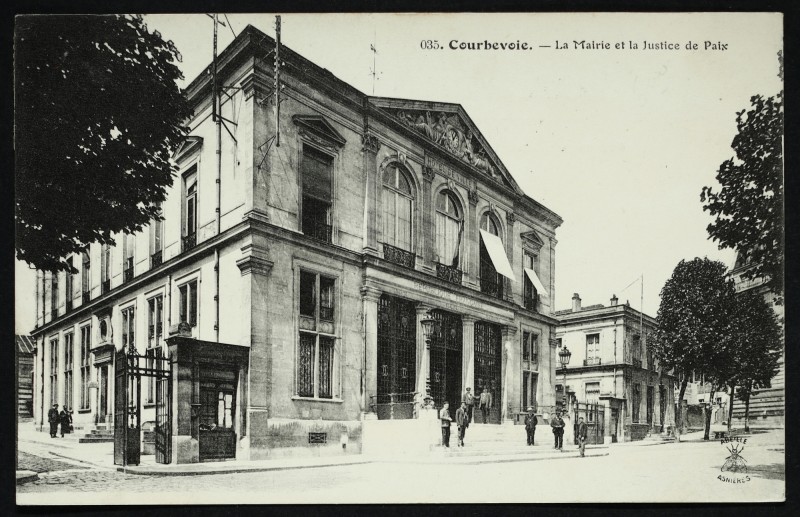 Carte postale ancienne La mairie et la Justice de Paix à Courbevoie