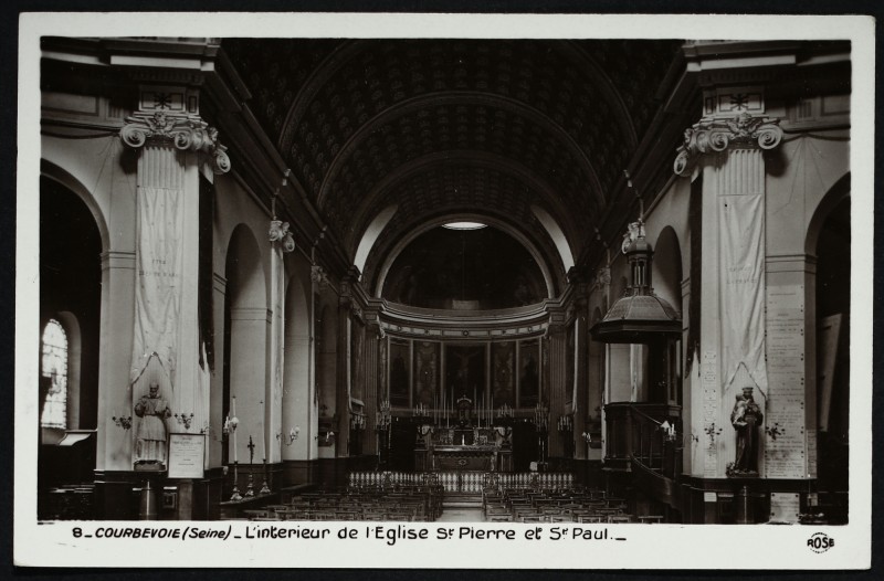 Carte postale ancienne L'intérieur de l'Eglise St-Pierre et St-Paul à Courbevoie