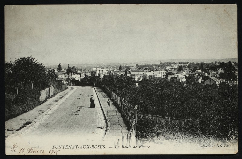 Carte postale ancienne La route de Bièvre à Fontenay-aux-Roses