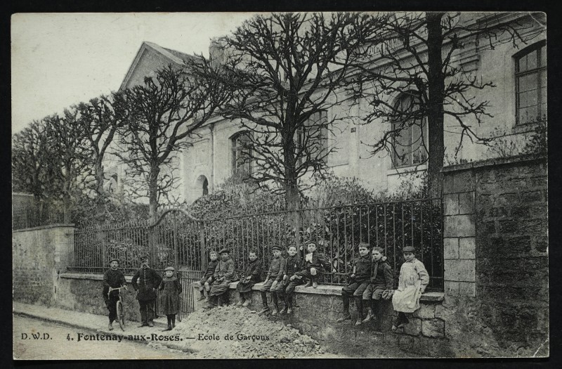 Carte postale ancienne Ecole de Garçons à Fontenay-aux-Roses