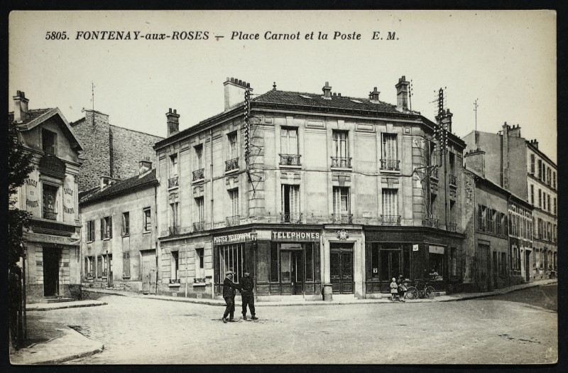 Carte postale ancienne Place Carnot et la Poste à Fontenay-aux-Roses