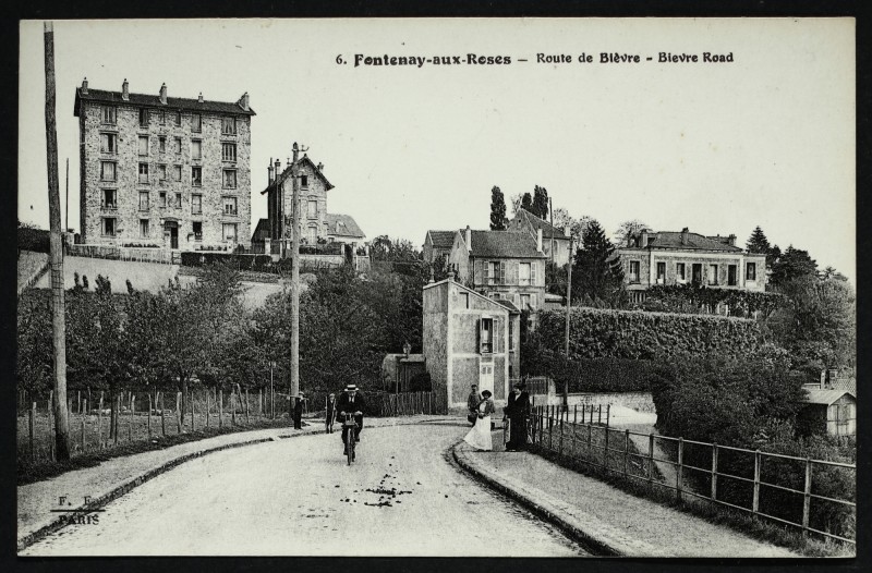 Carte postale ancienne Route de Bièvre - Bievre Road à Fontenay-aux-Roses