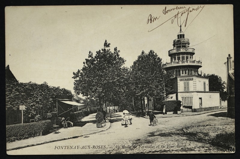 Carte postale ancienne La Route de Versailles et la tour Biret à Châtillon