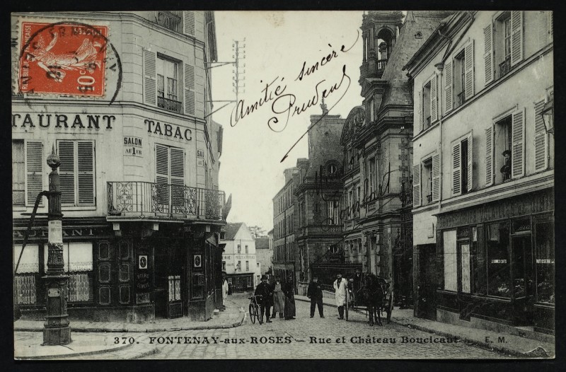 Carte postale ancienne Rue et château Boucicaut à Fontenay-aux-Roses