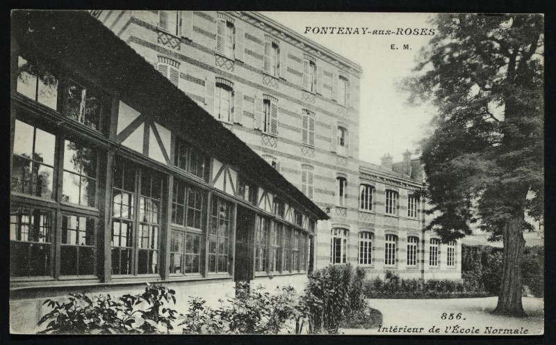 Carte postale ancienne Intérieur de l'Ecole Normale à Fontenay-aux-Roses