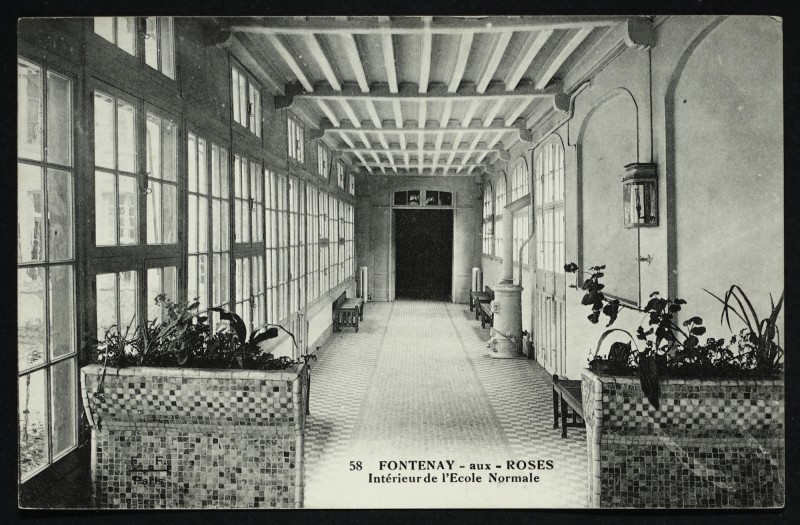 Carte postale ancienne Intérieur de l'Ecole Normale à Fontenay-aux-Roses