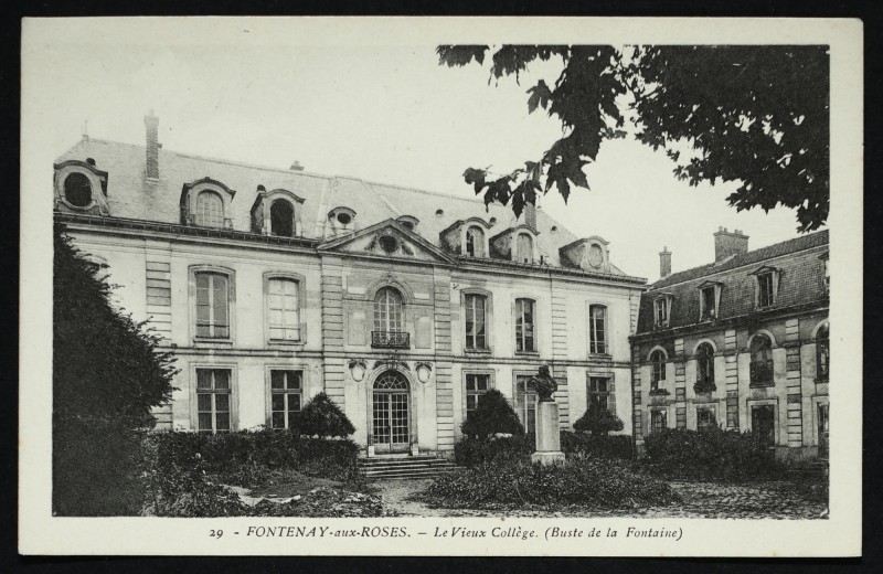 Carte postale ancienne Le Vieux Collège (Buste de la Fontaine) à Fontenay-aux-Roses