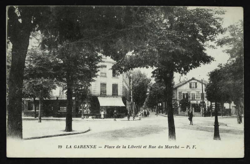 Carte postale ancienne Place de la Liberté et Rue du Marché à La Garenne-Colombes
