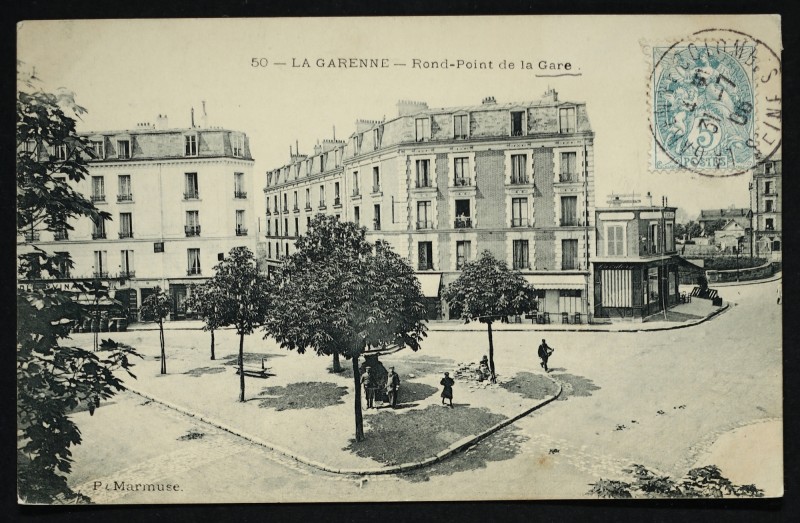 Carte postale ancienne Rond-Point de la Gare à La Garenne-Colombes