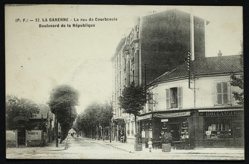 Carte postale ancienne La rue de Courbevoie - Boulevard de la République à La Garenne-Colombes