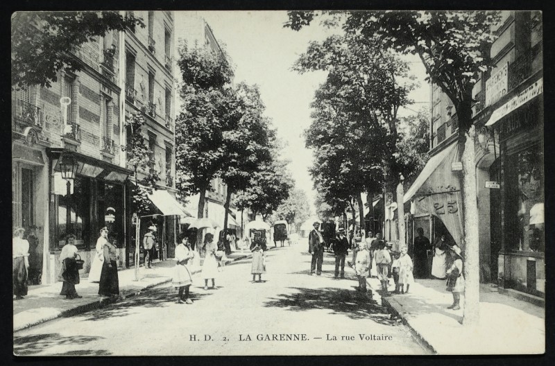 Carte postale ancienne La rue Voltaire à La Garenne-Colombes