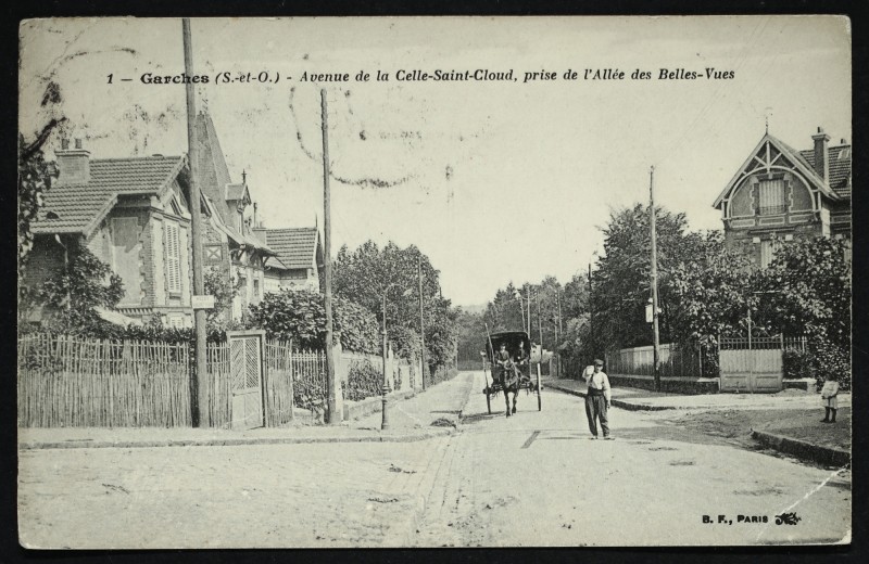 Carte postale ancienne Avenue de la Celle-Saint-Cloud, prise de l'Allée des Belles-Vues à Garches