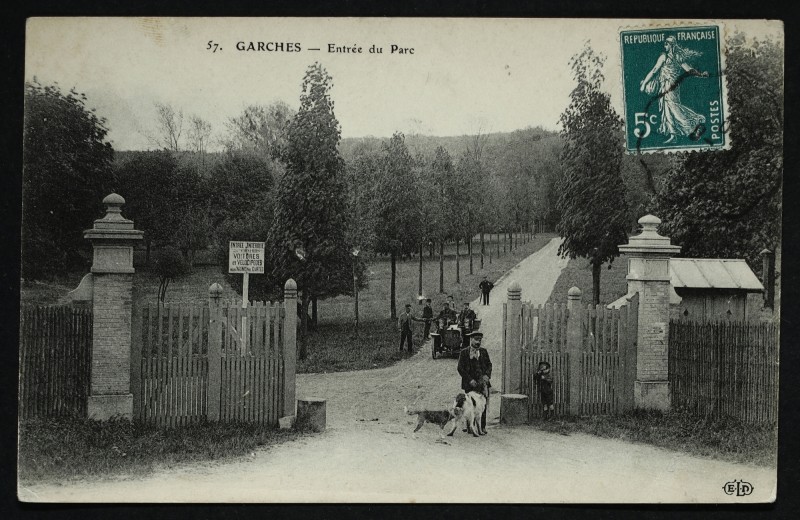 Carte postale ancienne Entrée du Parc [de Saint-Cloud] à Saint-Cloud