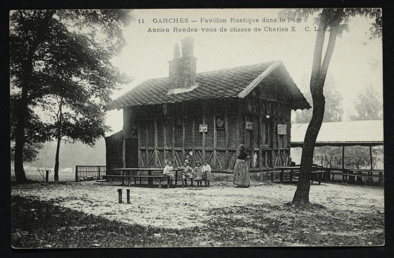 Carte postale ancienne Pavillon Rustique dans le parc - Ancien Rendez vous de chasse de Charles X à Saint-Cloud