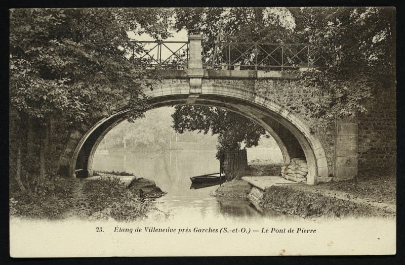 Carte postale ancienne Etang de Villeneuve près Garches (S.-et-O.)- Le pont de Pierre à Marnes-la-Coquette