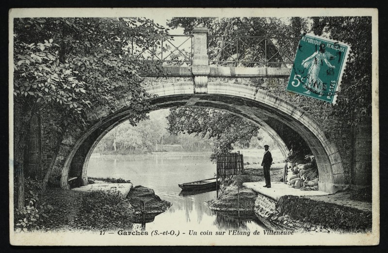 Carte postale ancienne Un coin sur l'Etang de Villeneuve à Marnes-la-Coquette