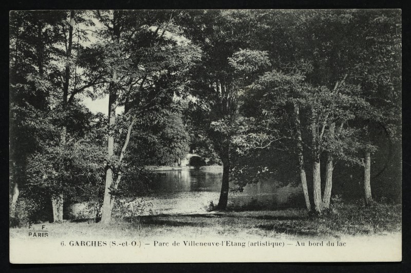 Carte postale ancienne Parc de villeneuve-l'Etang - Au bord du lac à Marnes-la-Coquette