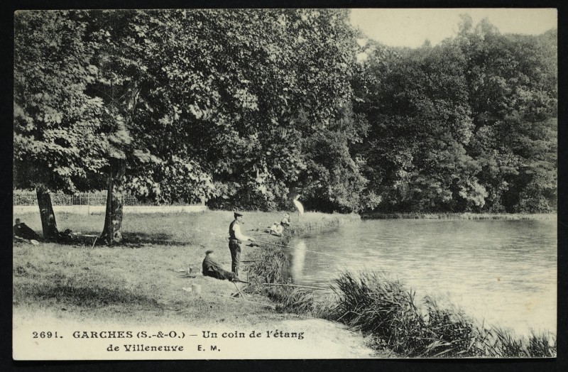Carte postale ancienne Un coin de l'étang de Villeneuve à Marnes-la-Coquette