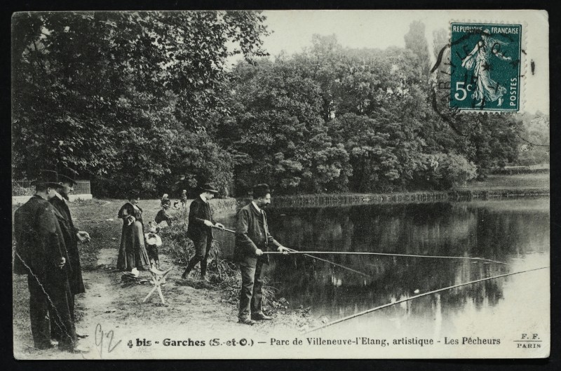 Carte postale ancienne Parc de Villeneuve-l'Etang, artistique - Les Pêcheurs à Marnes-la-Coquette