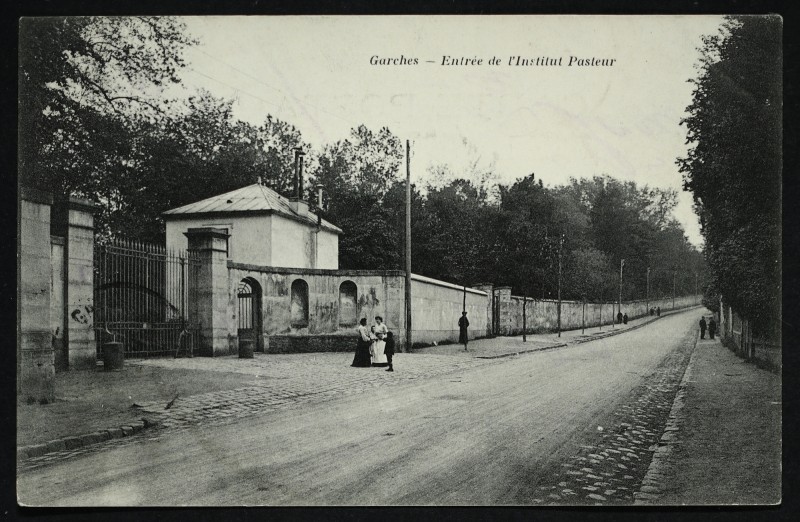 Carte postale ancienne Entrée de l'Institut Pasteur à Garches
