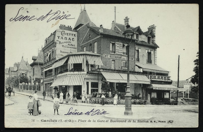 Carte postale ancienne Place de la Gare et Boulevard de la Station à Garches