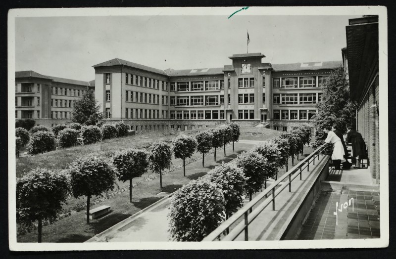 Carte postale ancienne Hôpital Raymond-Poincaré. Pavillon Netter à Garches