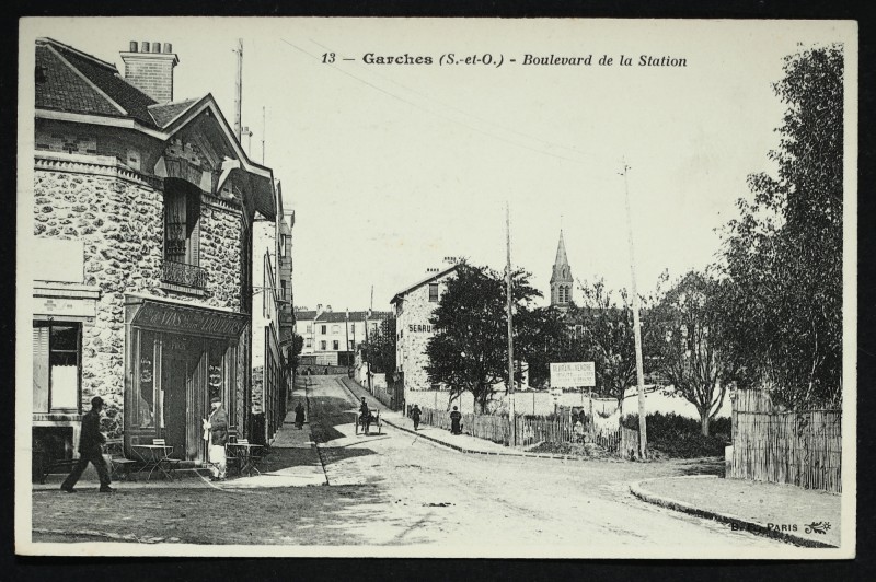Carte postale ancienne Boulevard de la Station à Garches