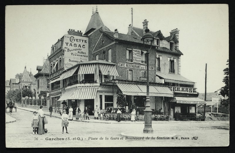 Carte postale ancienne Place de la Gare et Boulevard de la Station à Garches