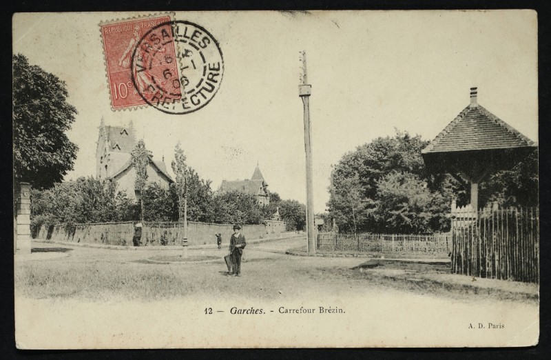 Carte postale ancienne Carrefour Brézin à Garches