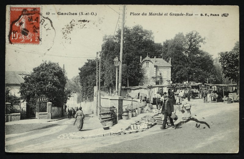 Carte postale ancienne Place du Marché et Grande-Rue à Garches