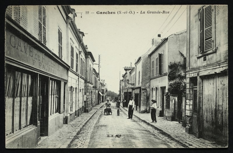 Carte postale ancienne La Grande Rue à Garches