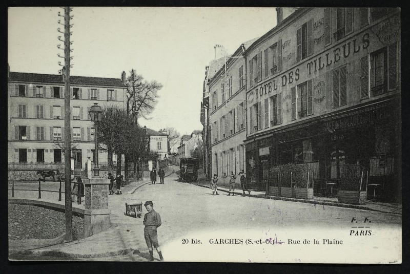 Carte postale ancienne Rue de la Plaine à Garches