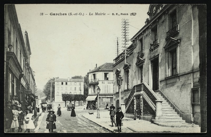 Carte postale ancienne La Mairie à Garches