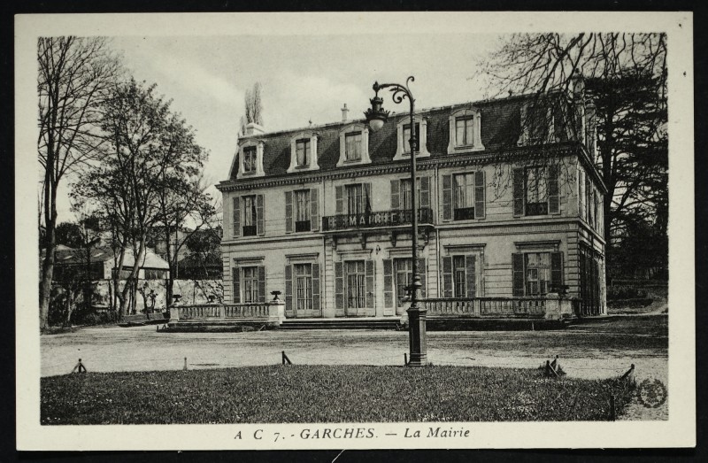 Carte postale ancienne La Mairie à Garches