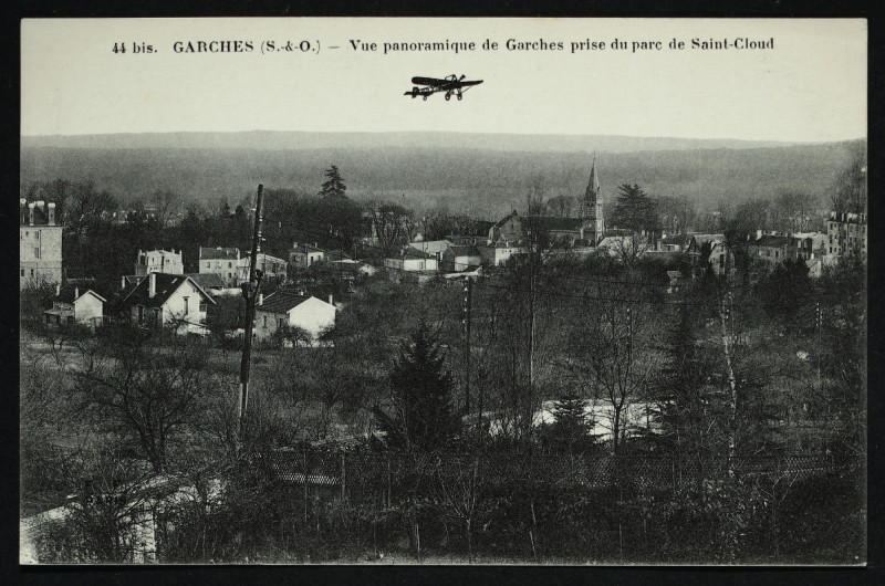 Carte postale ancienne Vue panoramique de Garches prise du parc de Saint-Cloud à Garches