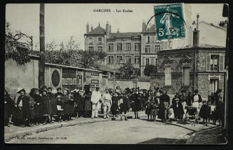 Carte postale ancienne Les Ecoles à Garches
