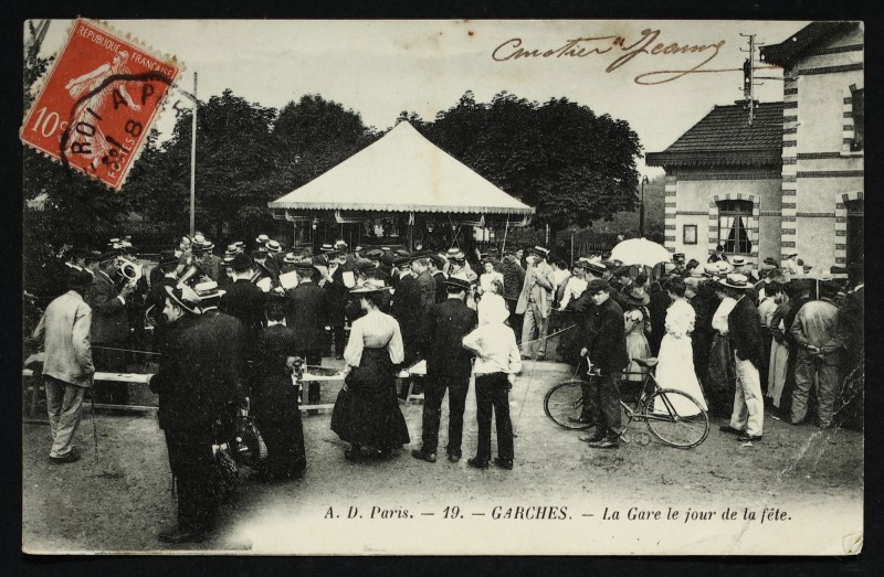 Carte postale ancienne La Gare le jour de la fête à Garches