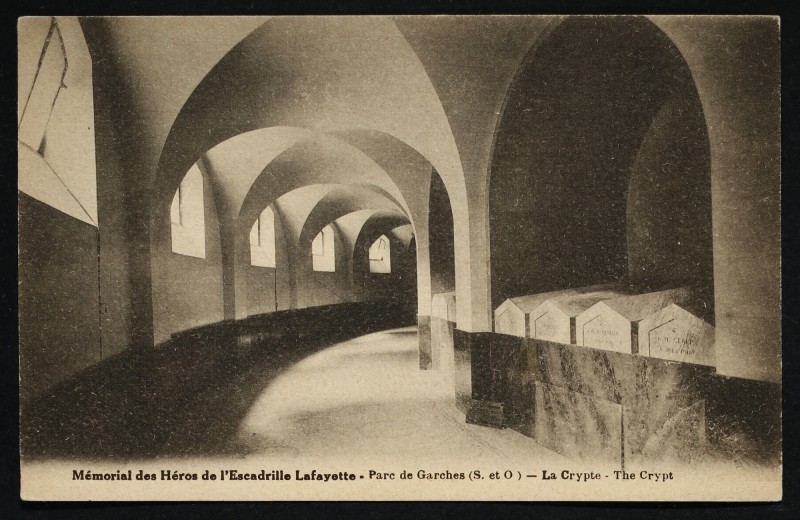 Carte postale ancienne Mémorial des héros de l'Escadrille de Lafayette - Parc de Garches : La Crypte - The Crypt à Marnes-la-Coquette