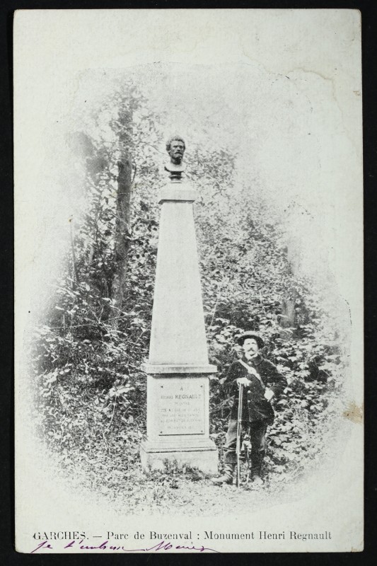 Carte postale ancienne Parc de Buzenval : Monument Henri Regnault à Garches