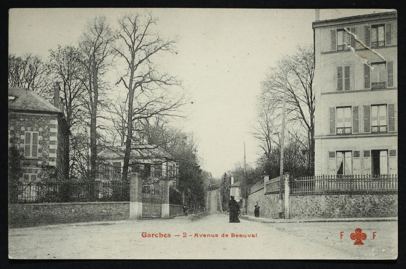 Carte postale ancienne Avenue de Beauval à Garches