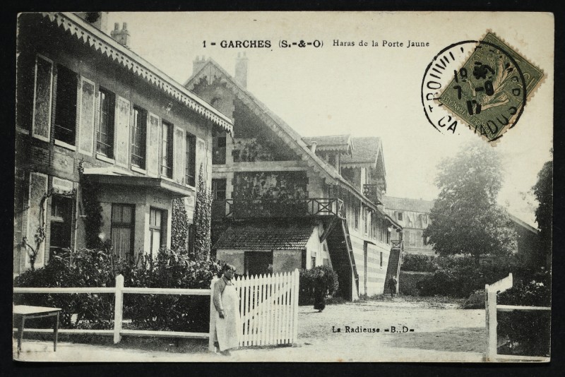 Carte postale ancienne Haras de la Porte Jaune à Garches