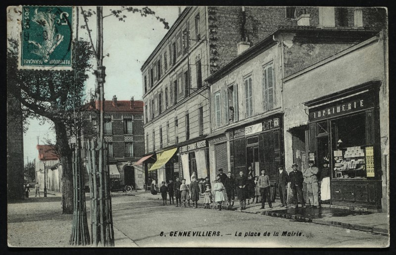 Carte postale ancienne La Place de la Mairie à Gennevilliers