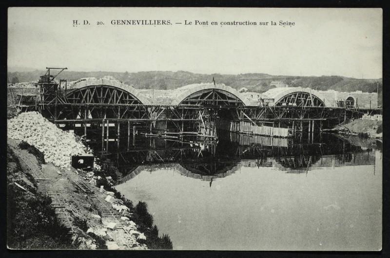 Carte postale ancienne Le Pont en construction sur la Seine à Gennevilliers