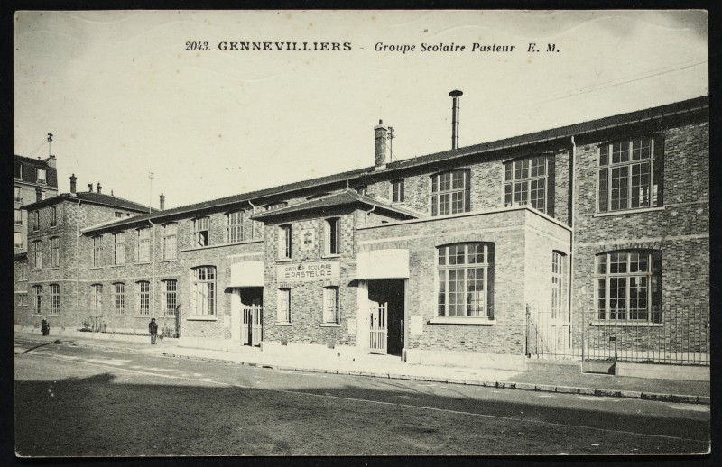 Carte postale ancienne Groupe Scolaire Pasteur à Gennevilliers
